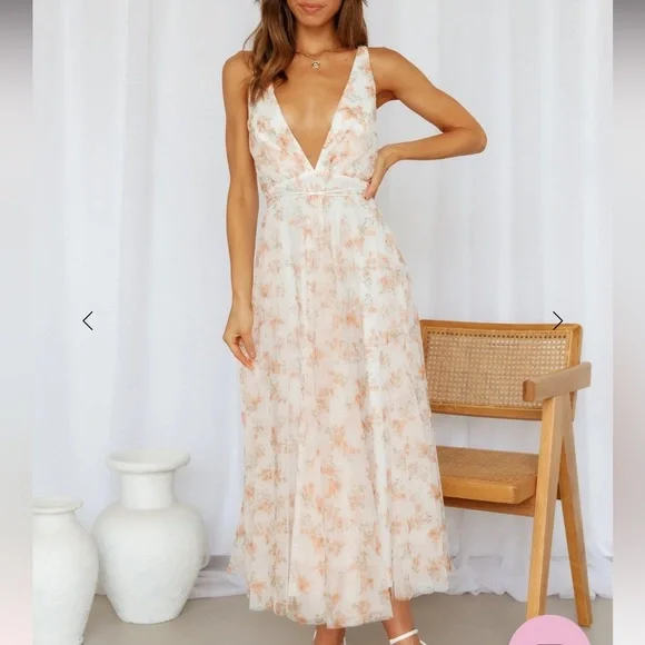 Elegant Floral V-Neck Maxi Dress - Backless - Picture 6 of 8